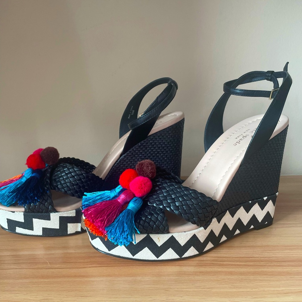 Kate Spade ♠️ Chevron and tassel platform